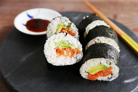 Salmon Roll – Maki Sushi