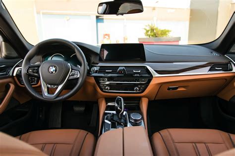 SPIED: BMW 5 Series LCI interior seen with new gauges and iDrive