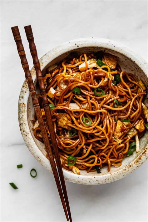 Mie Goreng (Indonesian Fried Noodles) - Choosing Chia