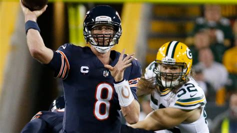 Bears mull over quarterback change during weekend away