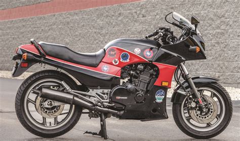 The Top Gun Motorcycle: 1985 Kawasaki GPZ900R - Motorcycle Classics