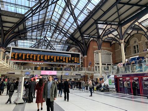 Liverpool Street Station © Jonathan Hutchins cc-by-sa/2.0 :: Geograph Britain and Ireland