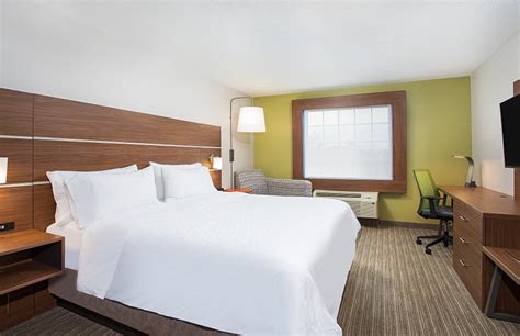 HOLIDAY INN EXPRESS & SUITES ALCOA (KNOXVILLE AIRPORT), AN IHG HOTEL $118 ($̶1̶3̶8̶) - Updated ...