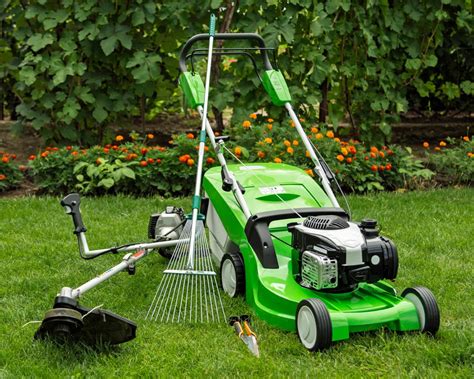 How to Care for Lawn and Garden Tools | DIY