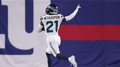 Rookie Devon Witherspoon scores on 97-yard pick six as Seahawks dominate Giants