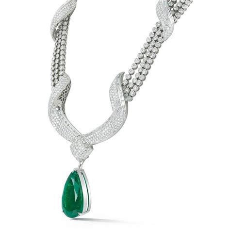 Diamond and Emerald Drop Necklace For Sale at 1stDibs