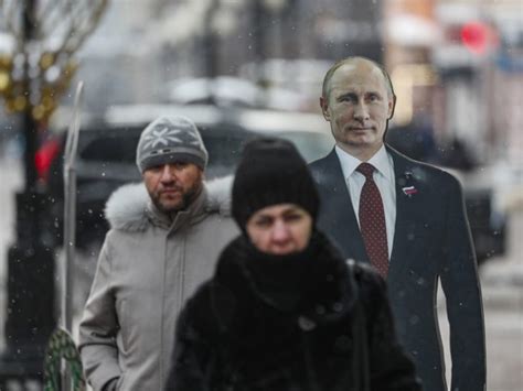 Putin tells soldiers: I will run for president again in 2024 – Euractiv