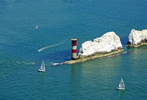 Needles Light Lighthouse in Alum Bay, GB, United Kingdom - lighthouse Reviews - Phone Number ...