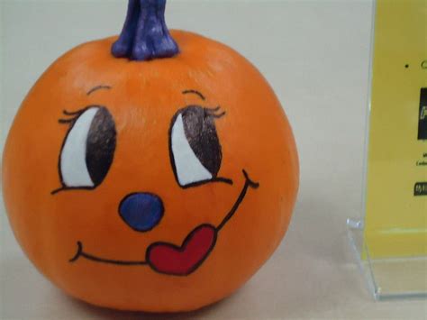 The cute girly pumpkin | Creative pumpkin decorating, Halloween pumpkin ...