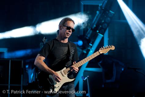 Tim Reynolds (solo acoustic) - CleveRock.com