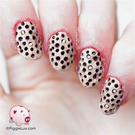 PiggieLuv: Trypophobia nails for Halloween