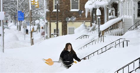 Christmas storm brings record snow to Erie, Pennsylvania