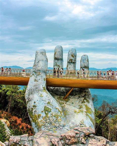 A Giant Pair of Hands Lift Vietnam's Da Nang Golden Bridge Into The Sky ...