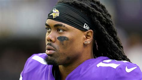 KJ Osborn: Vikings receiver saves man from burning car and carries him ...