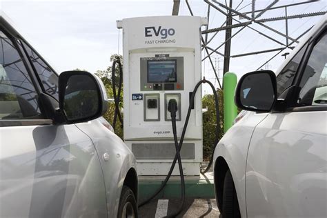 GM, partners to build 500 electric vehicle charging stations | AP News