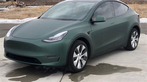 Green color flip - Tesla Model Y · SCS Wraps