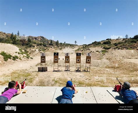 Shoot target hi-res stock photography and images - Alamy