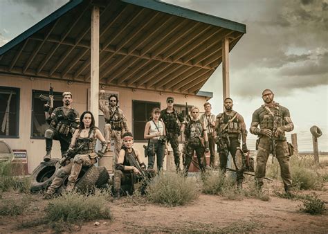 Army of the Dead Cast Image Reveals Zack Snyder's Netflix Zombie Movie ...