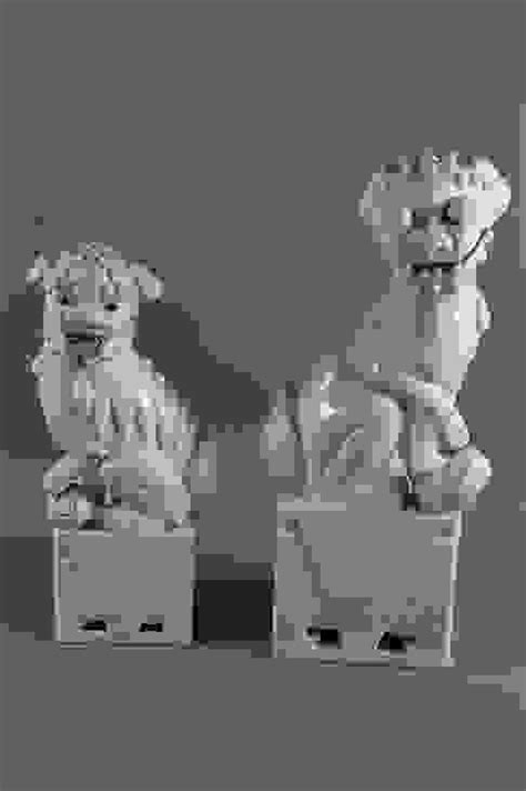 2 Chinese Porcelain Foo Lions Auction