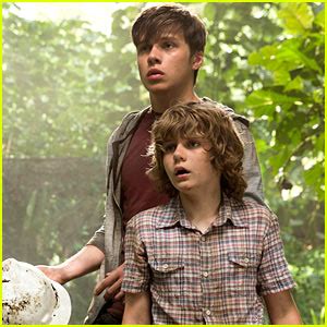 Nick Robinson & Ty Simpkins Look Scared in New ‘Jurassic World’ Trailer! | Jurassic World, Nick ...