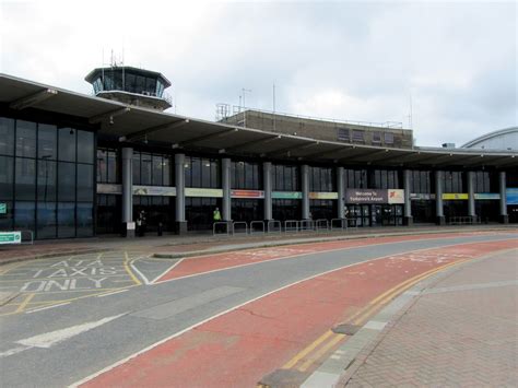 Terminal Building, Leeds Bradford... © Chris Heaton cc-by-sa/2.0 ...