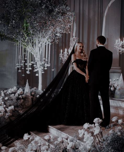 @𝘫𝘶𝘭𝘪𝘢𝘴𝘵𝘶𝘵𝘻𝘻🤎 in 2021 | Black wedding themes, Dark wedding, Wedding