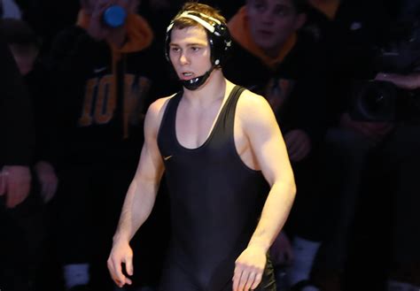 Iowa wrestler Spencer Lee takes home prestigious individual award