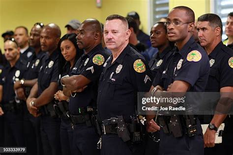 Miami Police Department Photos and Premium High Res Pictures - Getty Images