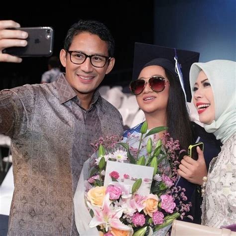 5 Momen Kedekatan Sandiaga Uno dan Putri Keduanya, Amyra Atheefa. Bikin Iri! - Semua Halaman ...