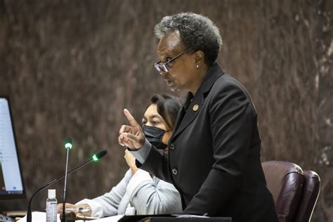 Chicago City Council approves new layer of police oversight | AP News