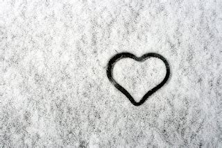 Valentines Wallpaper: Heart Of Snow Wallpaper, White Snow Heart Shape Pictures