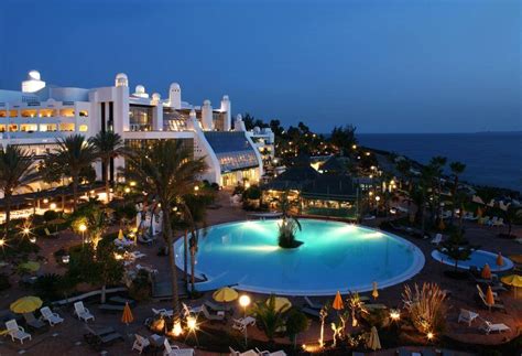 The World's Best Luxury Beach Resorts To Visit For Your Luxury Holidays - This Way To Paradise ...