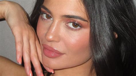 Kardashian critics fear Kylie Jenner's lips are so big they will 'burst ...