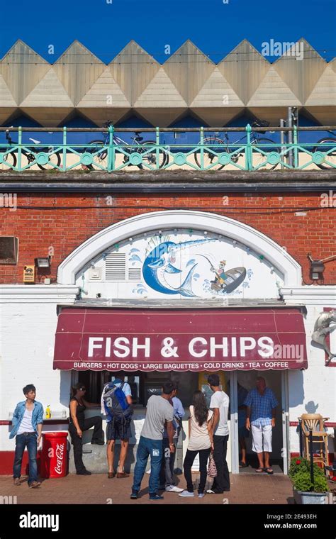 Fish chips on brighton seafront hi-res stock photography and images - Alamy