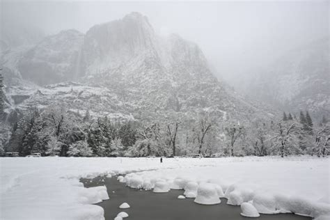 Deep snow closes Yosemite and other California parks