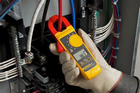 Fluke 323 True-RMS Clamp Meter: Fluke Multimeter: Amazon.com: Industrial & Scientific