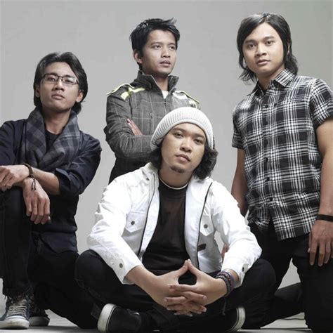 Lirik Lagu dan Chord Ruang Rindu - Letto | kumparan.com