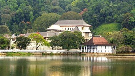 A walk around the Kandy Lake-BY MAHIL WIJESINGHE