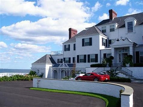 Inside Taylor Swift's $17 million Rhode Island mansion where she hosts parties for her A-list ...