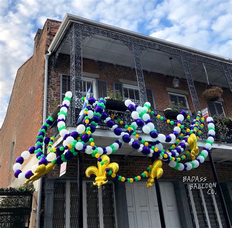 Mardi Gras Bead Balcony Balloon Installation. New Orleans, LA | Mardi ...