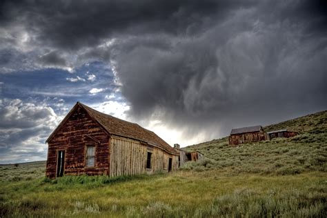 File:Bodie Ghost Town Storm.jpg - Wikipedia