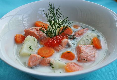 DeliciousEurope: Finnish Salmon Soup (Lohikeitto)