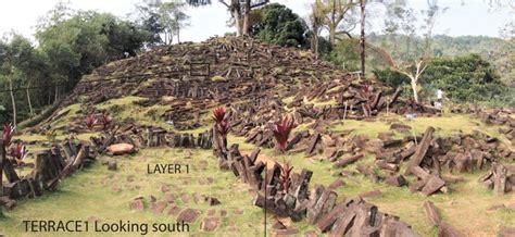 La più antica piramide del mondo sarebbe nascosta a Gunung Padang, in una montagna indonesiana ...