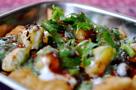 Cooking with Meena: Papdi Chaat with short cut imli chutney