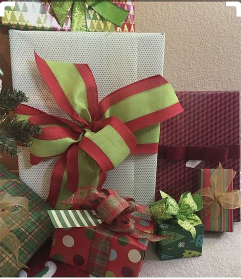 Coordinating gift wrap and bows Christmas gifts bows making bows ...