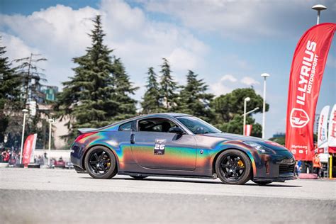 A Car with a Holographic Car Wrap at a Car Show · Free Stock Photo