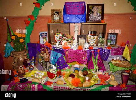 Decorated Mexican Day of the Dead or Dia de los muertos altars Stock Photo: 39979539 - Alamy