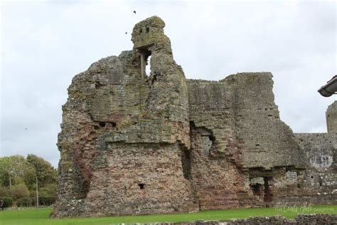 Touring Rhuddlan Castle, Wales | The CentsAble Shoppin