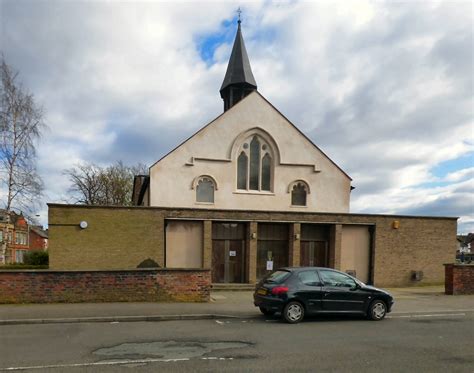 St Thomas' Heaton Chapel © Gerald England cc-by-sa/2.0 :: Geograph ...