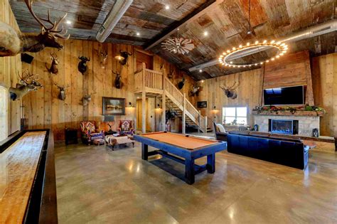 Impressive Barndominium on 2000+ Acres Ranch (30 HQ Pictures) - Homenization